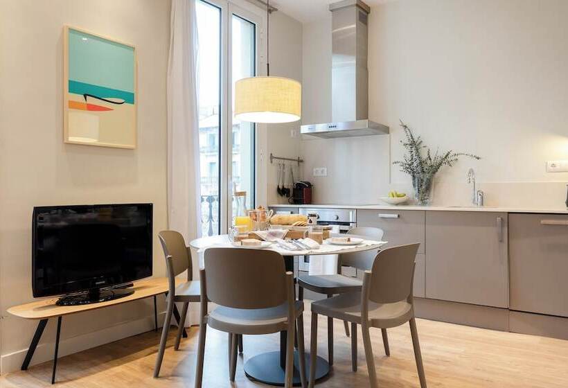 Aspasios Urquinaona Apartments