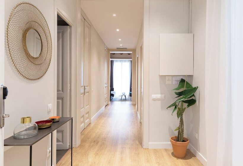 Aspasios Urquinaona Apartments