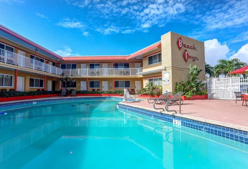 Beach And Town Motel