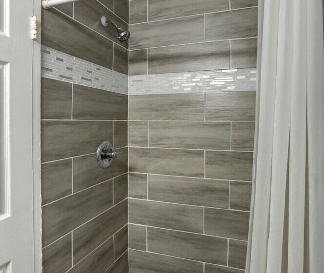 Beach And Town Motel