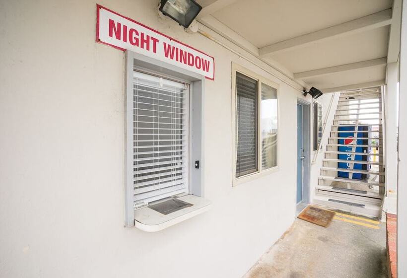 فندق على الطريق Ocean Inn