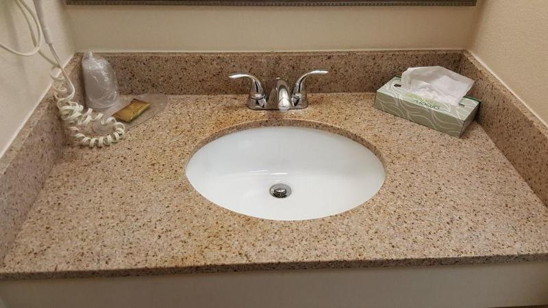 Отель Airport Waterfront Inn