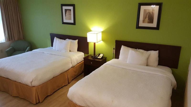 Отель Airport Waterfront Inn