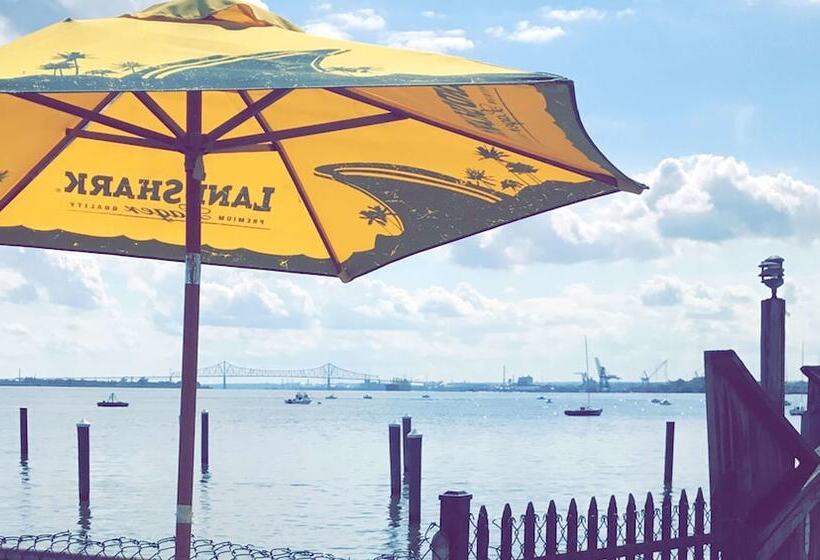 Отель Airport Waterfront Inn