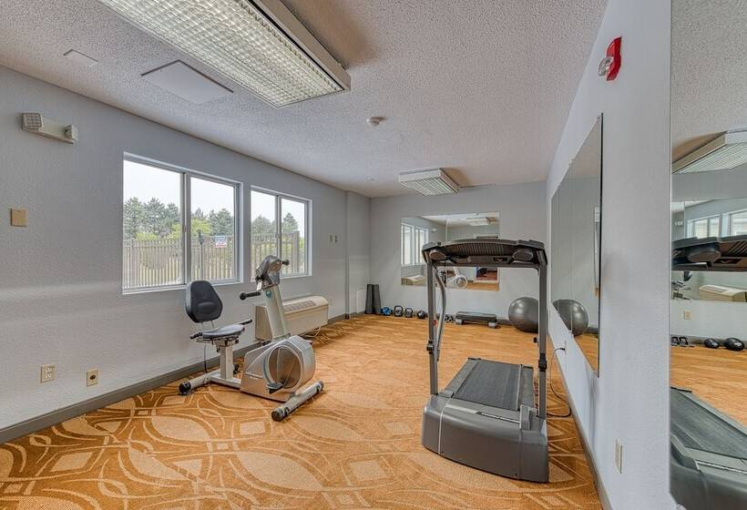 호텔 American Inn And Suites Dundee