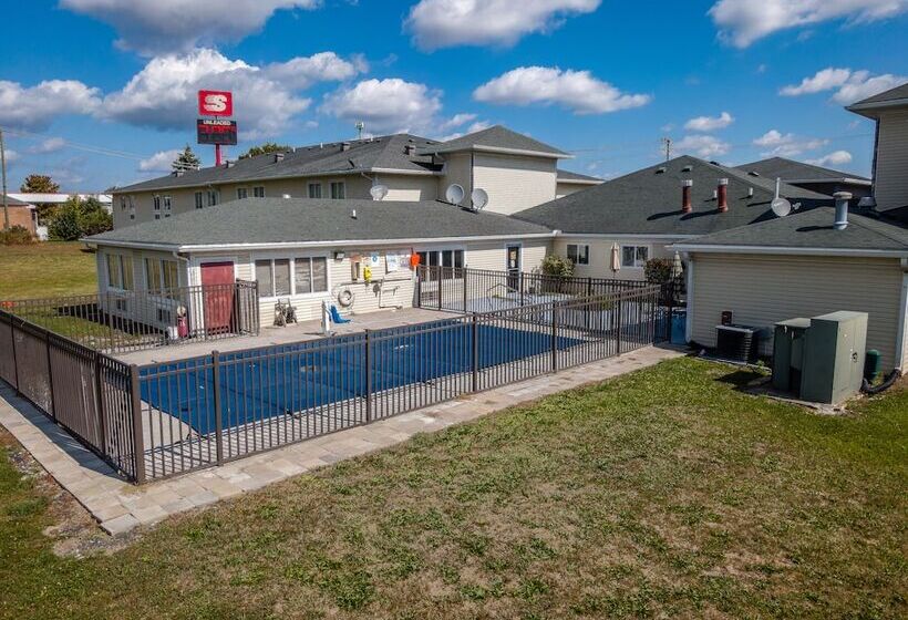 호텔 American Inn And Suites Dundee