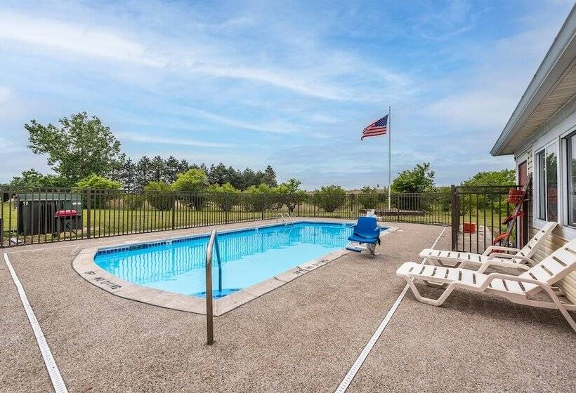 호텔 American Inn And Suites Dundee