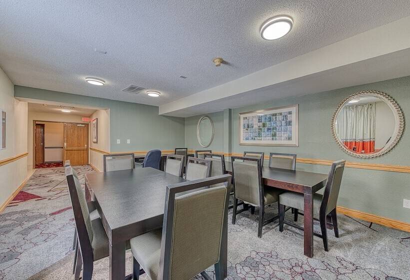 호텔 American Inn And Suites Dundee