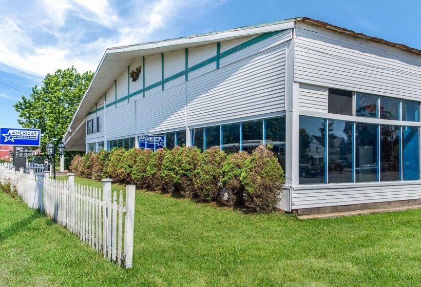 בית מלון כפרי America S Best Value Inn & Suites/hyannis