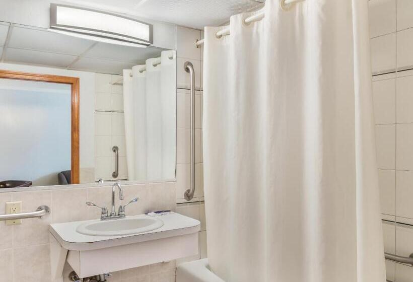 בית מלון כפרי America S Best Value Inn & Suites/hyannis