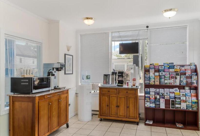 בית מלון כפרי America S Best Value Inn & Suites/hyannis