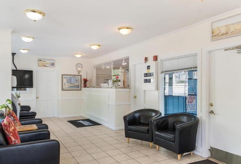 בית מלון כפרי America S Best Value Inn & Suites/hyannis