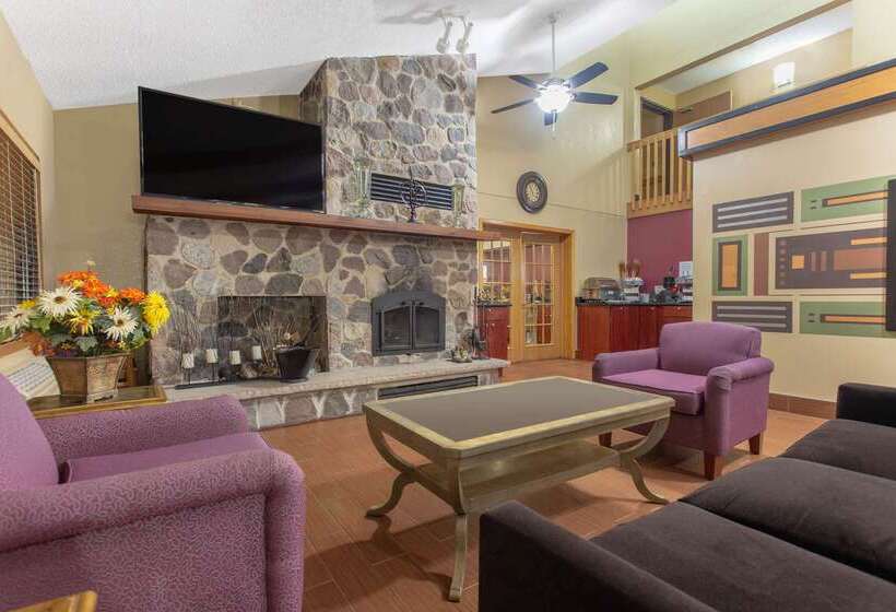 فندق Americinn By Wyndham Burlington