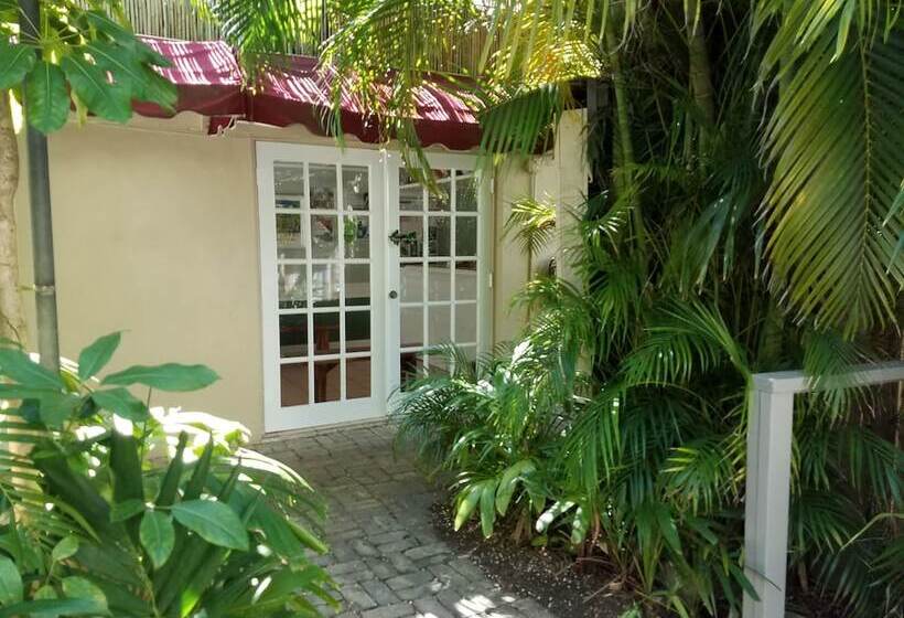 فندق Authors Key West Guesthouse