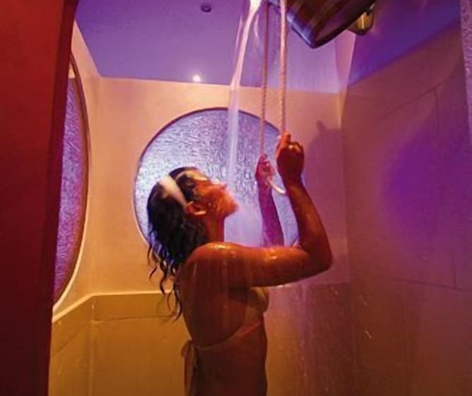 בית מלון כפרי Baia Tropea Resort