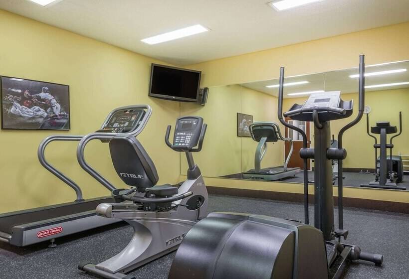 فندق Baymont By Wyndham Greensburg