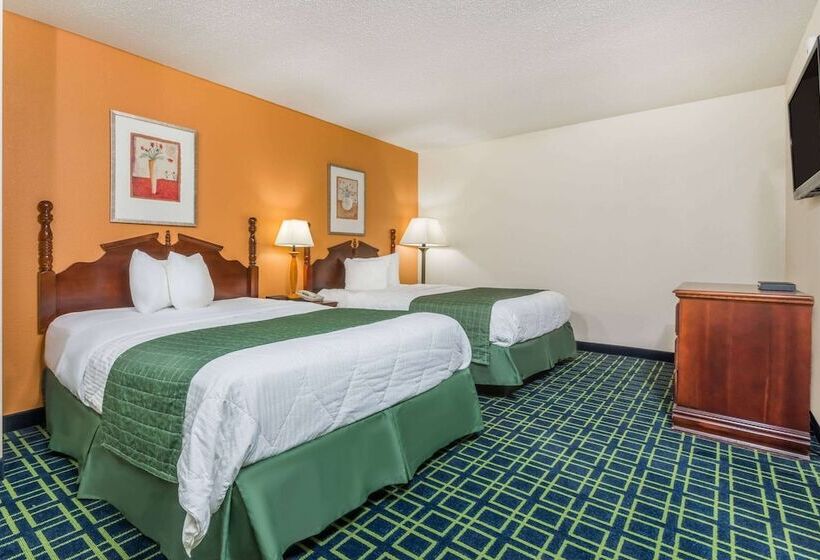 فندق Baymont By Wyndham Greensburg