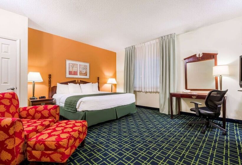 فندق Baymont By Wyndham Greensburg