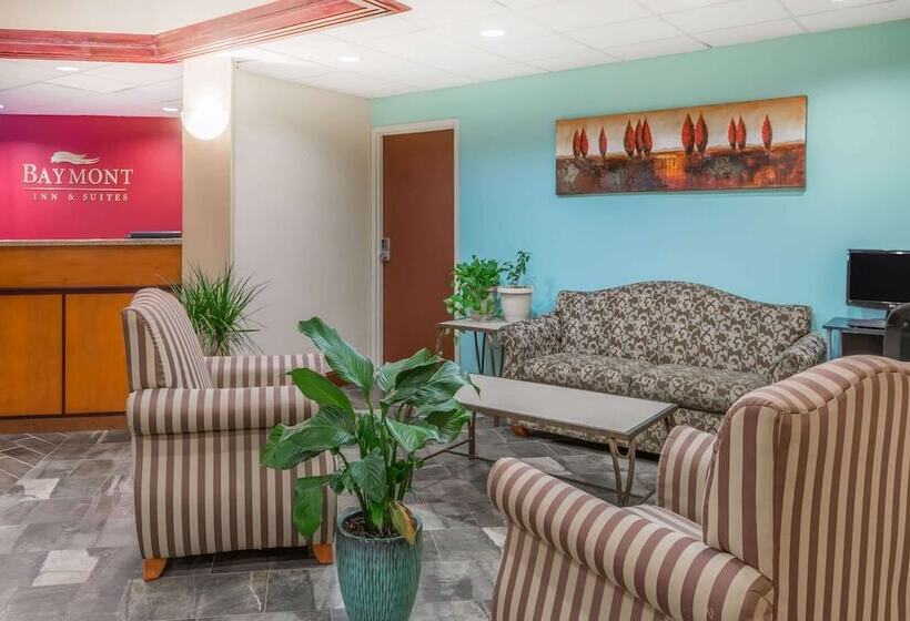 فندق Baymont By Wyndham Greensburg