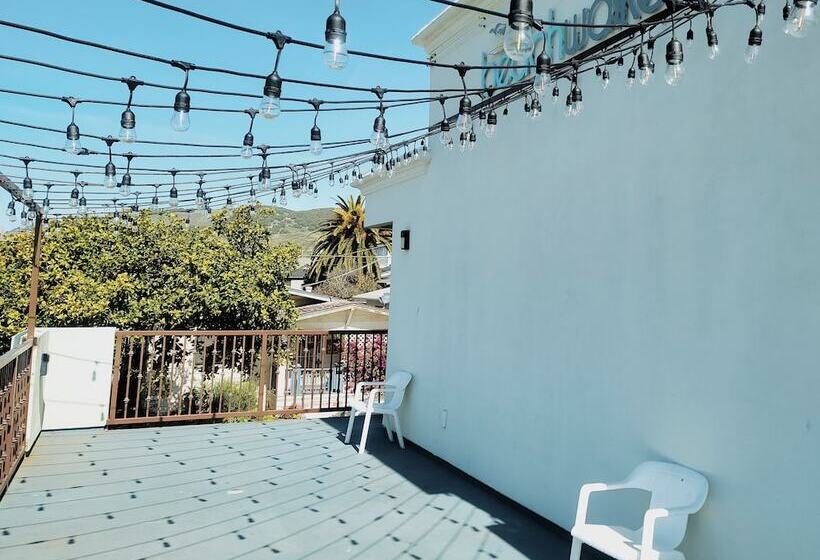 فندق Beachwalker Inn & Suites