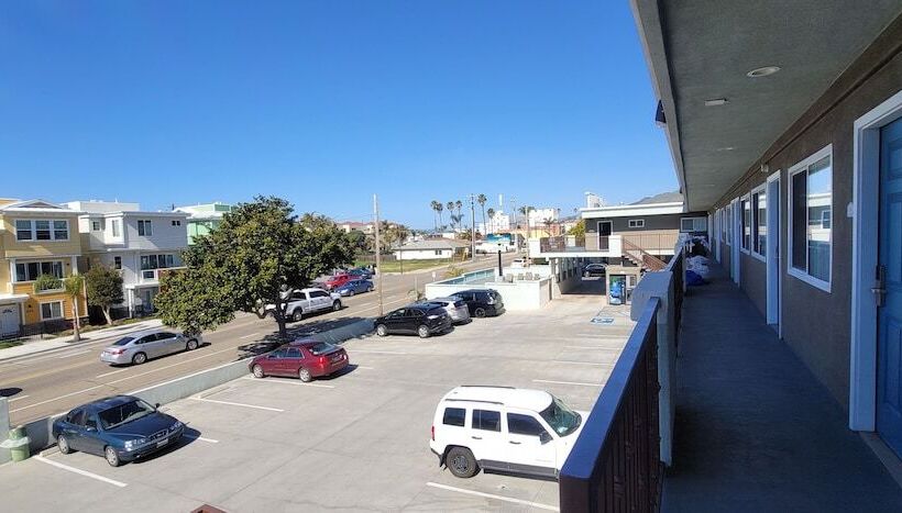 فندق Beachwalker Inn & Suites