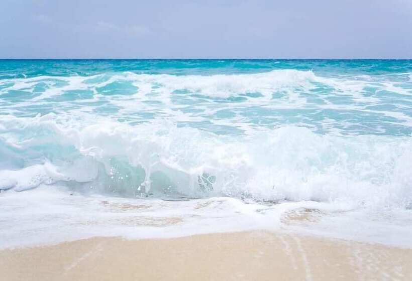 فندق Beachwalker Inn & Suites