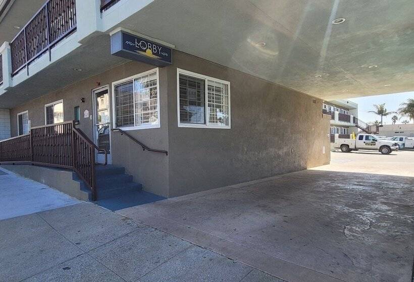 فندق Beachwalker Inn & Suites