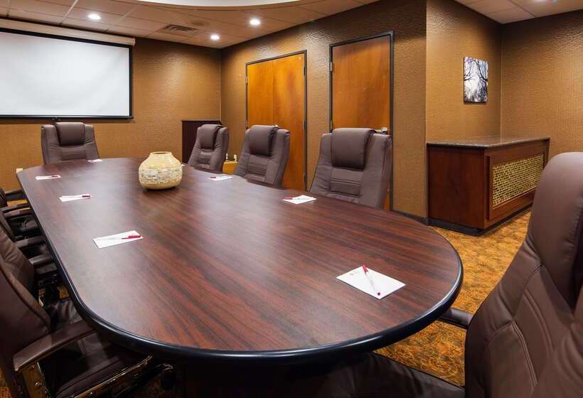 فندق Best Western Plus Finger Lakes Inn & Suites