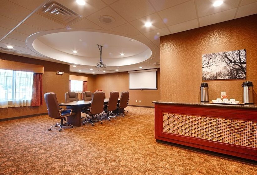 فندق Best Western Plus Finger Lakes Inn & Suites