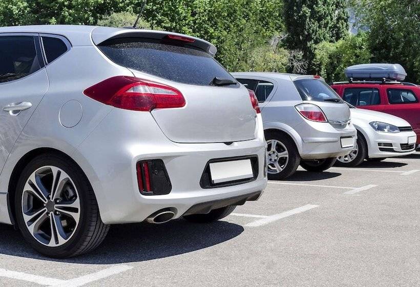 فندق Broadway Inn Conference Center