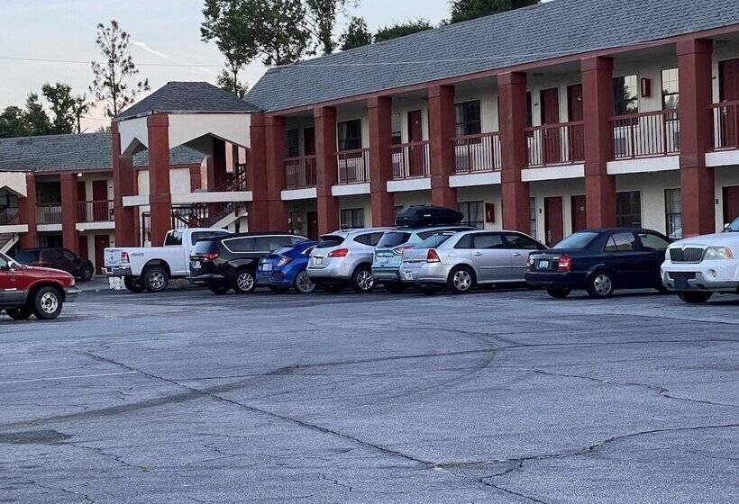 فندق Budget Inn & Suites