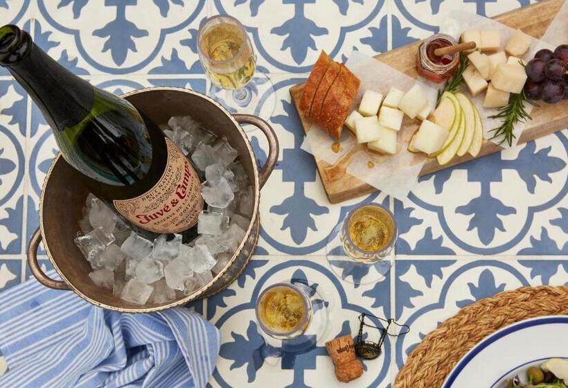 Casa Laguna Hotel & Spa