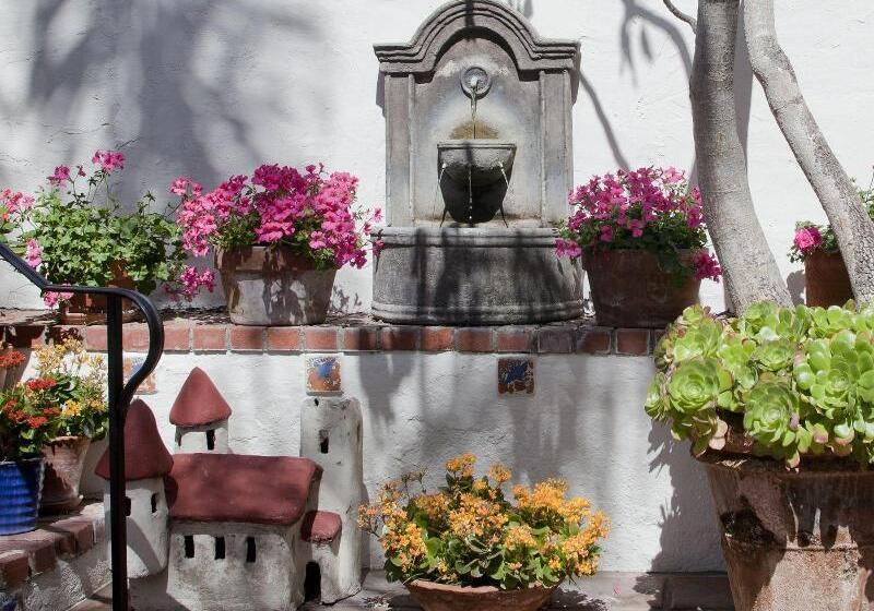 Casa Laguna Hotel & Spa