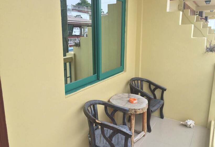 בית מלון כפרי Caye Caulker Plaza