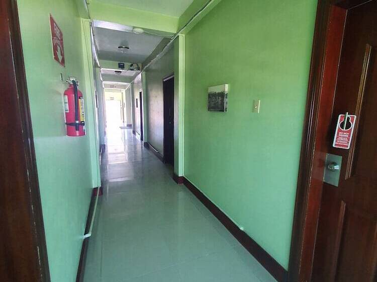 בית מלון כפרי Caye Caulker Plaza