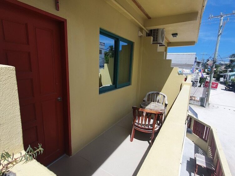 בית מלון כפרי Caye Caulker Plaza