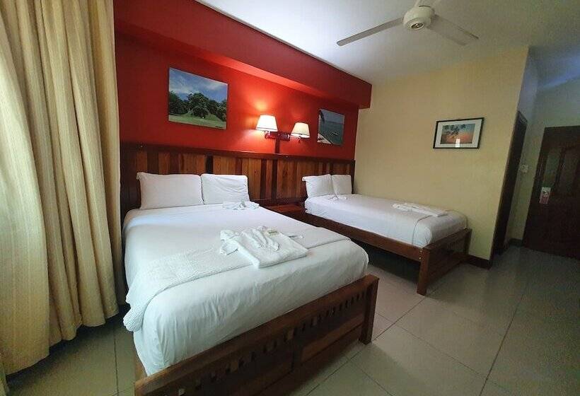 فندق Caye Caulker Plaza