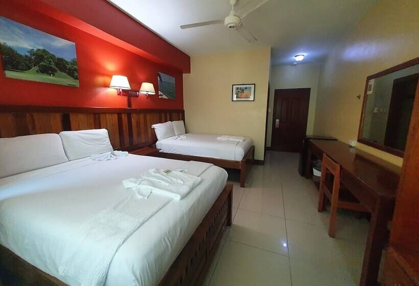 בית מלון כפרי Caye Caulker Plaza