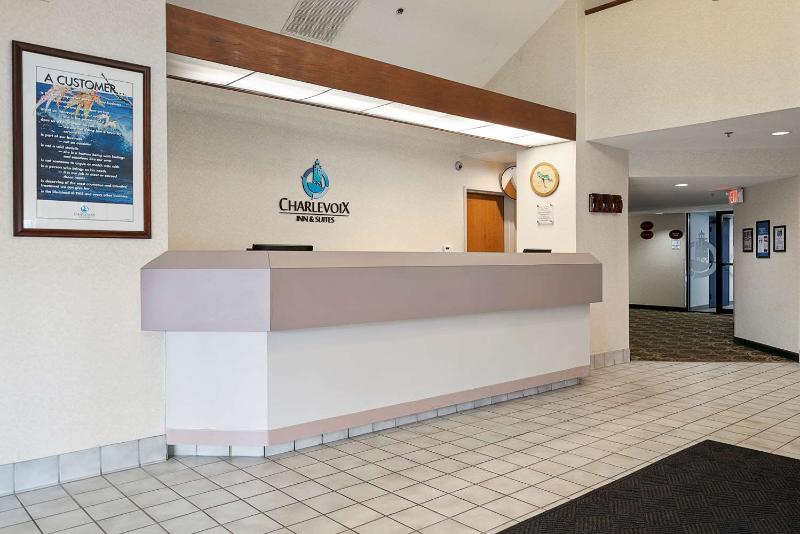 Отель Charlevoix Inn & Suites Surestay Collection By Best Western