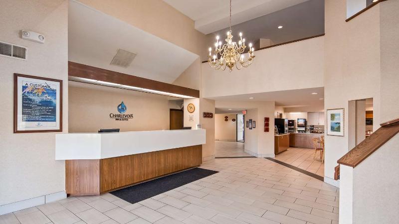 Отель Charlevoix Inn & Suites Surestay Collection By Best Western