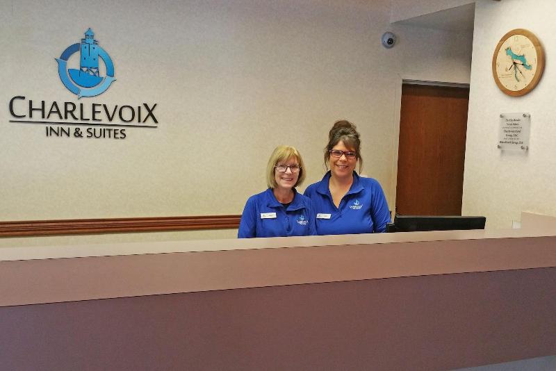 Отель Charlevoix Inn & Suites Surestay Collection By Best Western