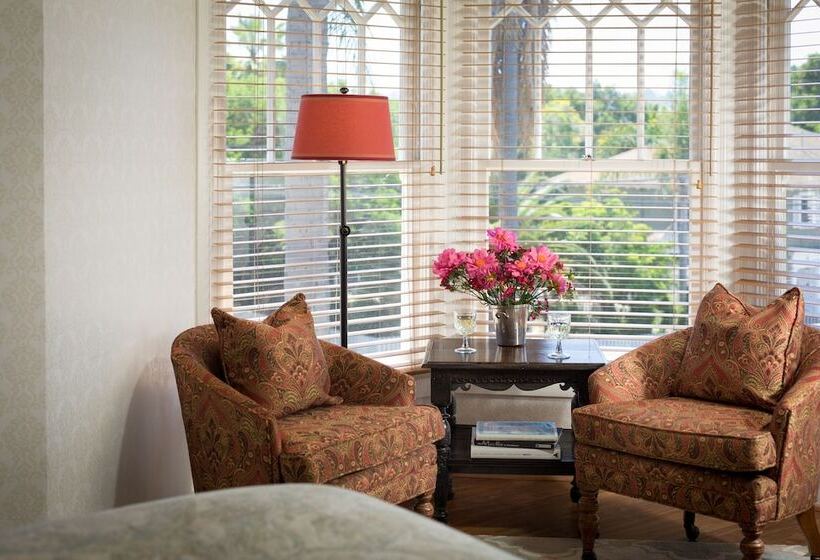 فندق Cheshire Cat Inn & Cottages