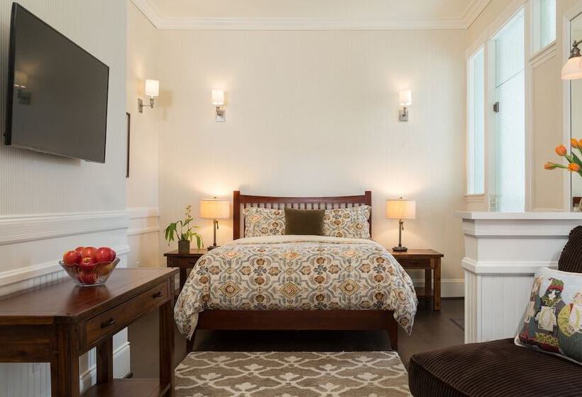 فندق Cheshire Cat Inn & Cottages