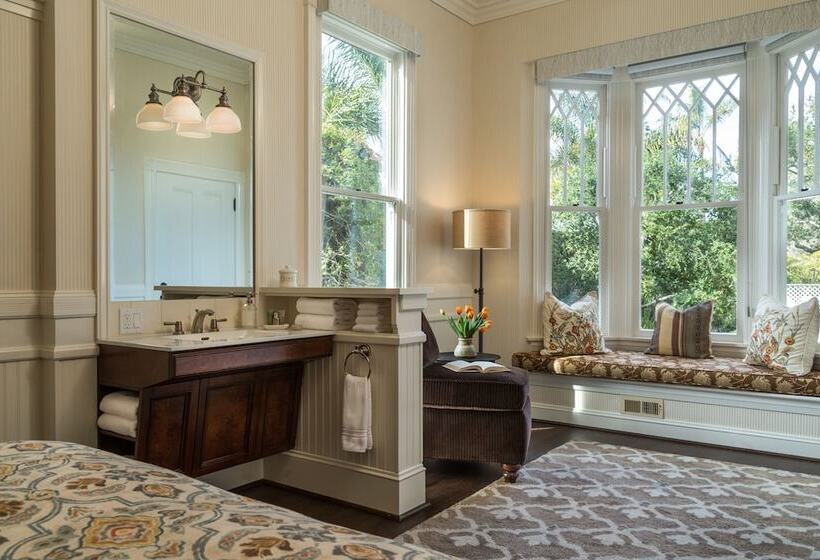 فندق Cheshire Cat Inn & Cottages