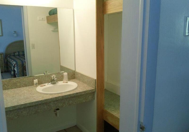 فندق Coconut Cay Resort