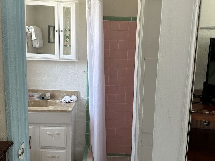 فندق Coconut Cove Resort & Marina