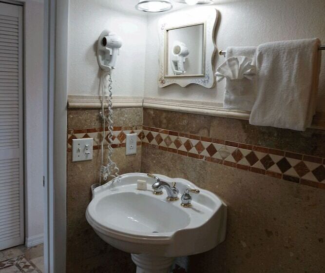 فندق Coconut Cove Resort & Marina