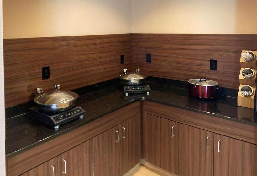 هتل Comfort Inn & Suites Ankeny  Des Moines