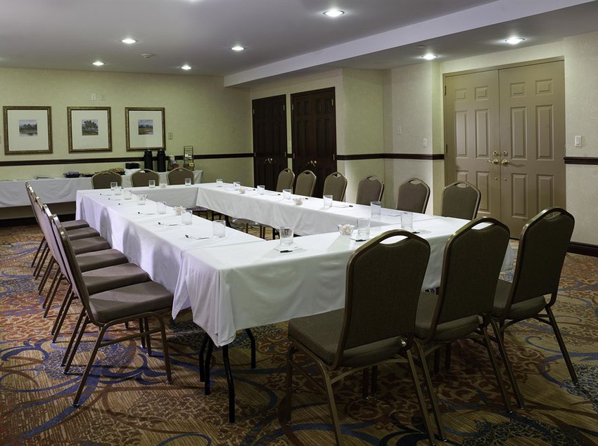 فندق Queens County Inn & Suites