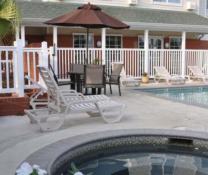 فندق Country Inn & Suites By Radisson, Covington, La